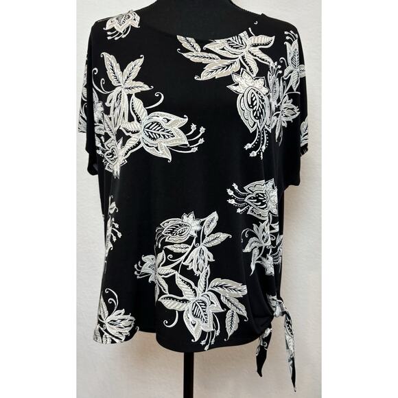Chico's Black Floral Side Tie Short Sleeve Blouse Size 2 (Large) - Picture 1 of 4